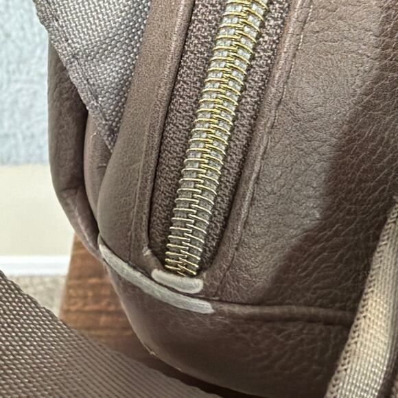 Itzy Ritzy Boss Plus Diaper Bag Backpack Vanilla Latte Vegan Leather BossMom - Picture 9 of 10